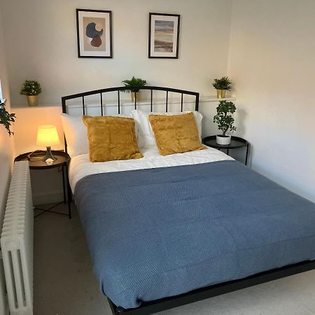 Magnificent Refurbished 1 Bed Flat Few Steps To High St ! - 4 East House Apartment Epsom Ngoại thất bức ảnh