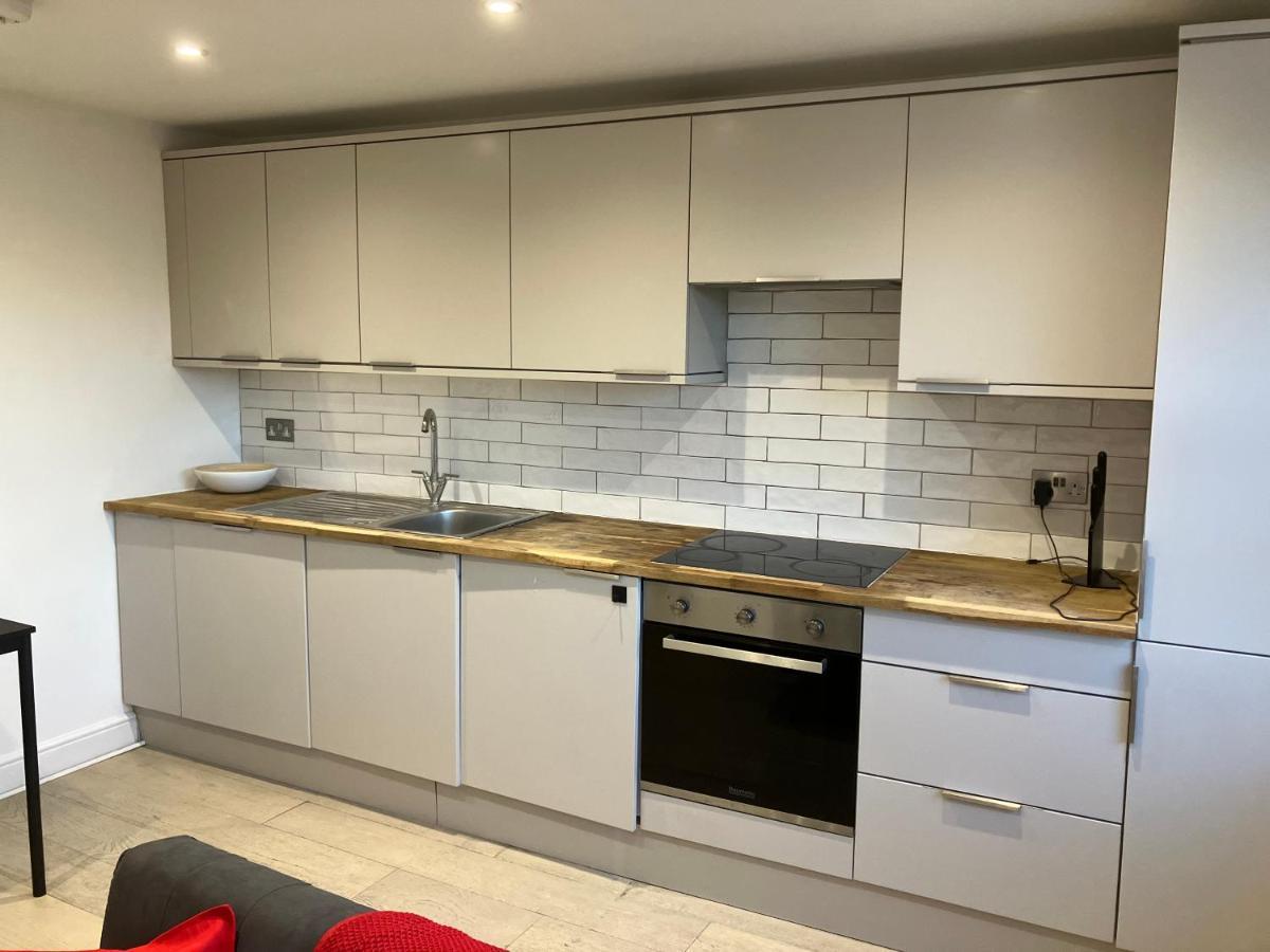 Magnificent Refurbished 1 Bed Flat Few Steps To High St ! - 4 East House Apartment Epsom Ngoại thất bức ảnh