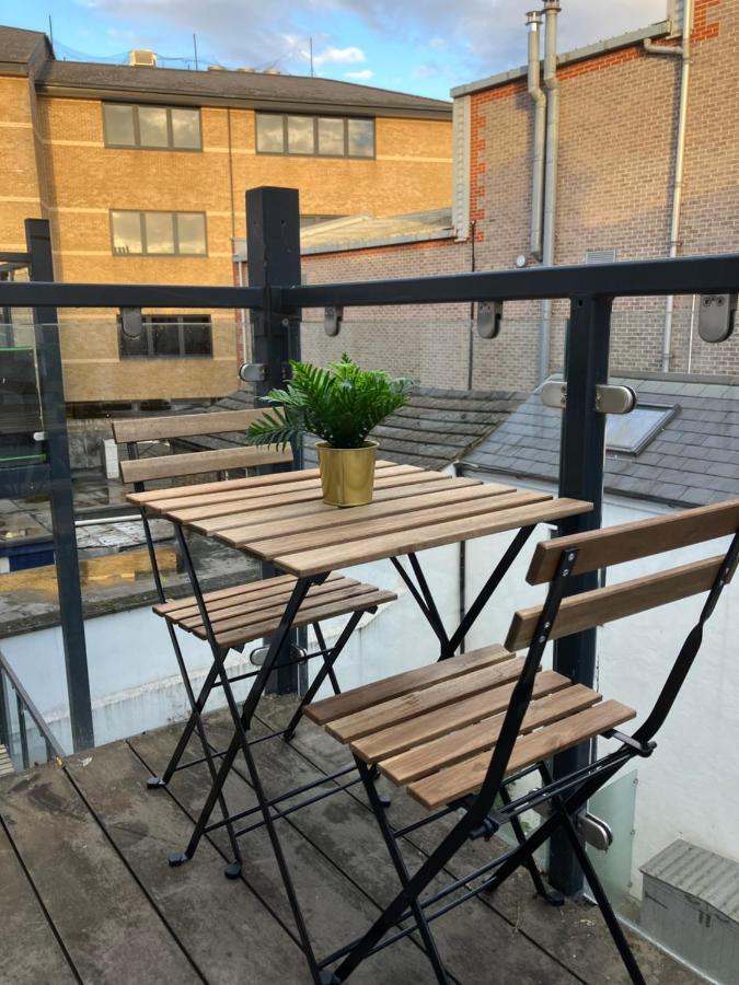 Magnificent Refurbished 1 Bed Flat Few Steps To High St ! - 4 East House Apartment Epsom Ngoại thất bức ảnh